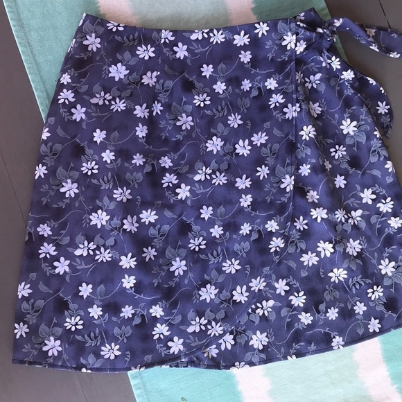 We Too Sportswear Vintage Wrap Mini‎ Skirt - Picture 4 of 9